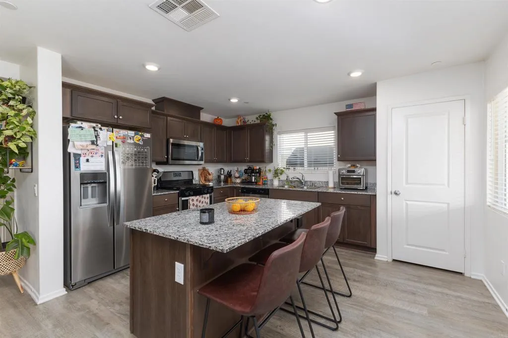 1432 Carolina Court, Hemet, California 92543 home-pic-6